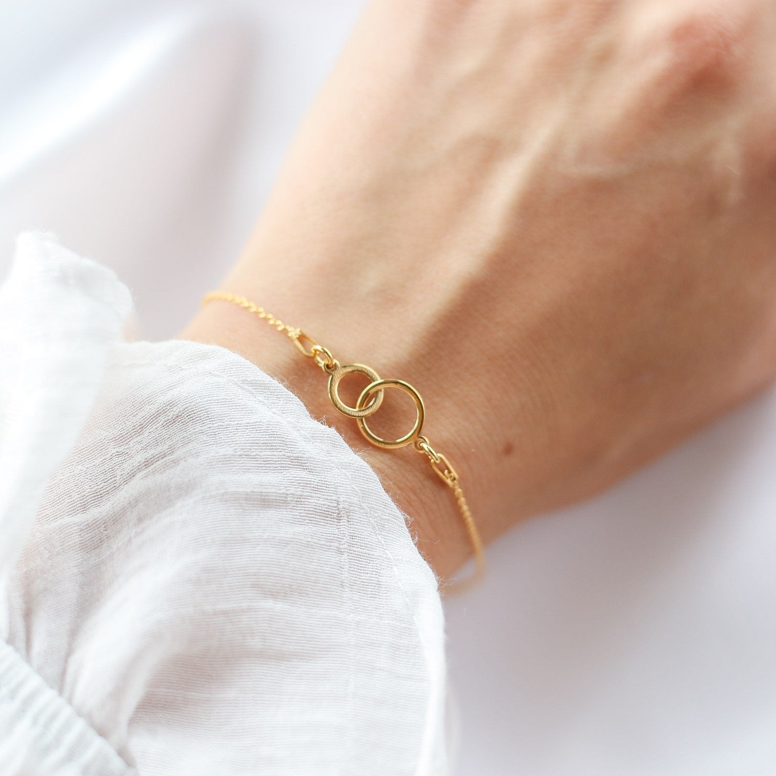 New Beginnings Gift - Interlocking Rings Bracelet - Vinci Woman