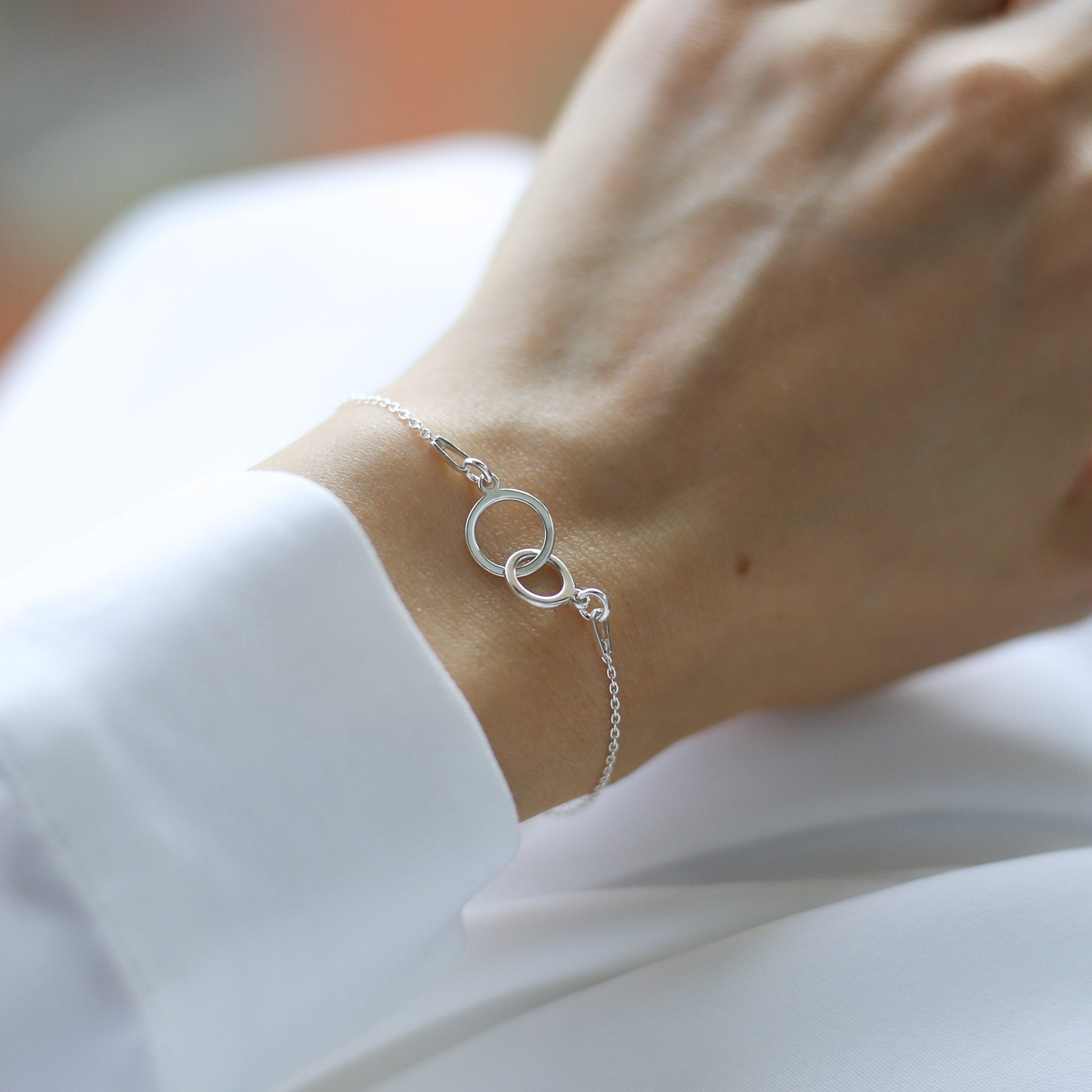 New Beginnings Gift - Interlocking Rings Bracelet - Vinci Woman