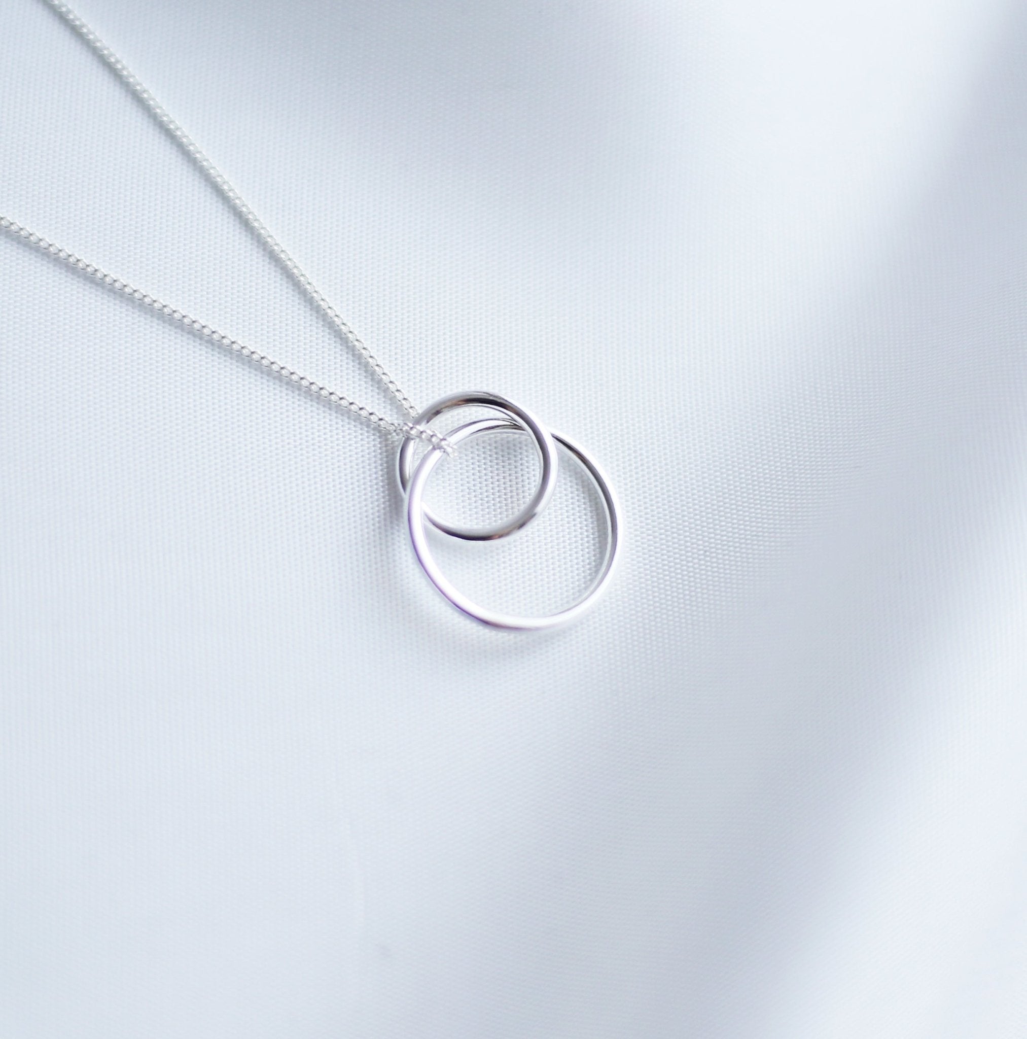 Interlocking Circle Necklace - Mother and Daughter Gift - Vinci Woman