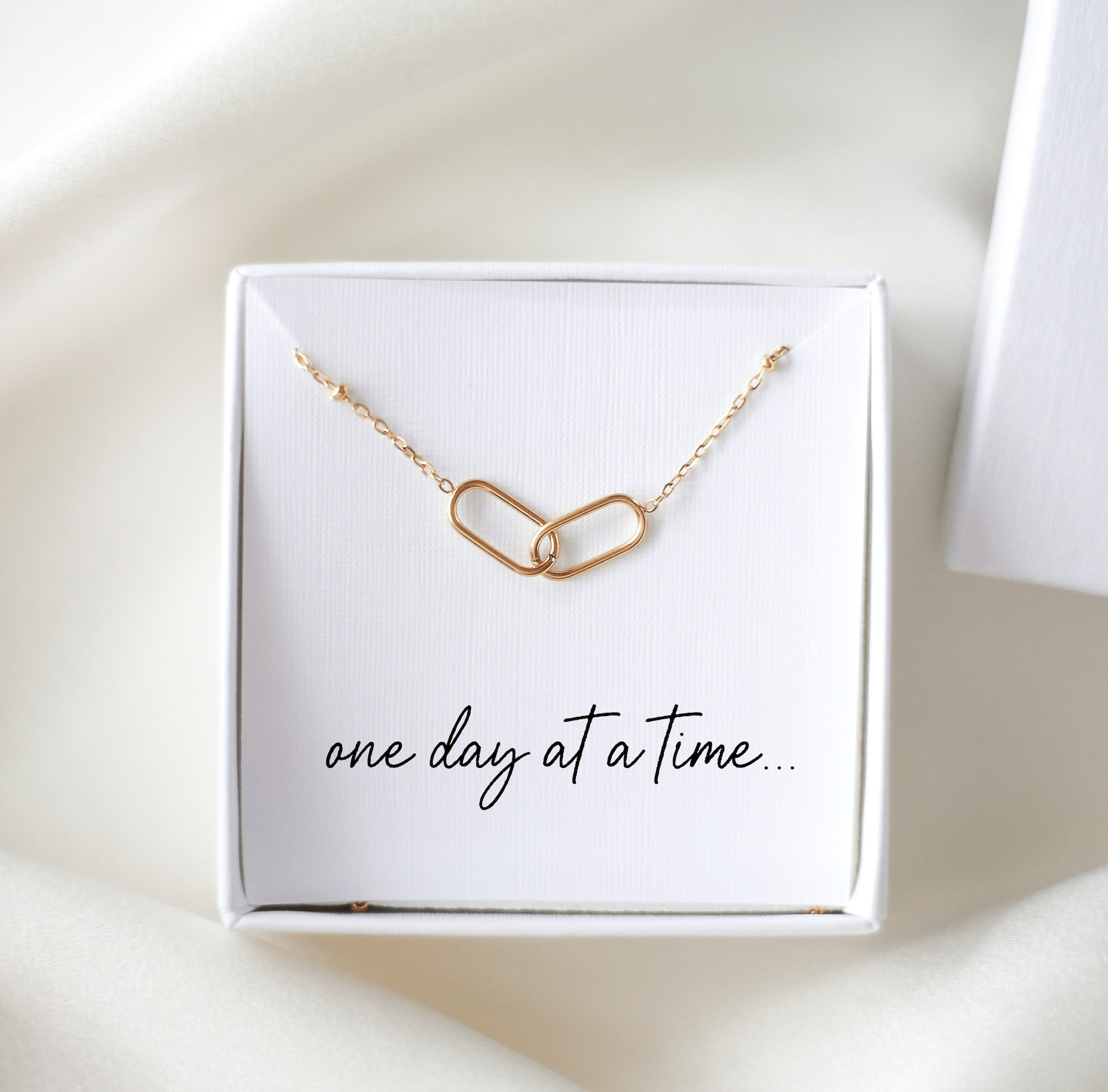 One Day At A Time Necklace - Vinci Woman