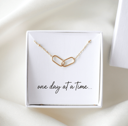 One Day At A Time Necklace - Vinci Woman
