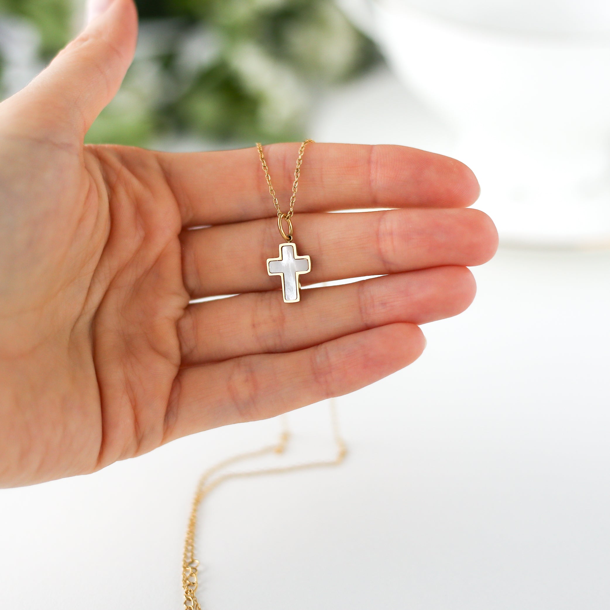 Mother of Pearl Cross Necklace - Vinci Woman