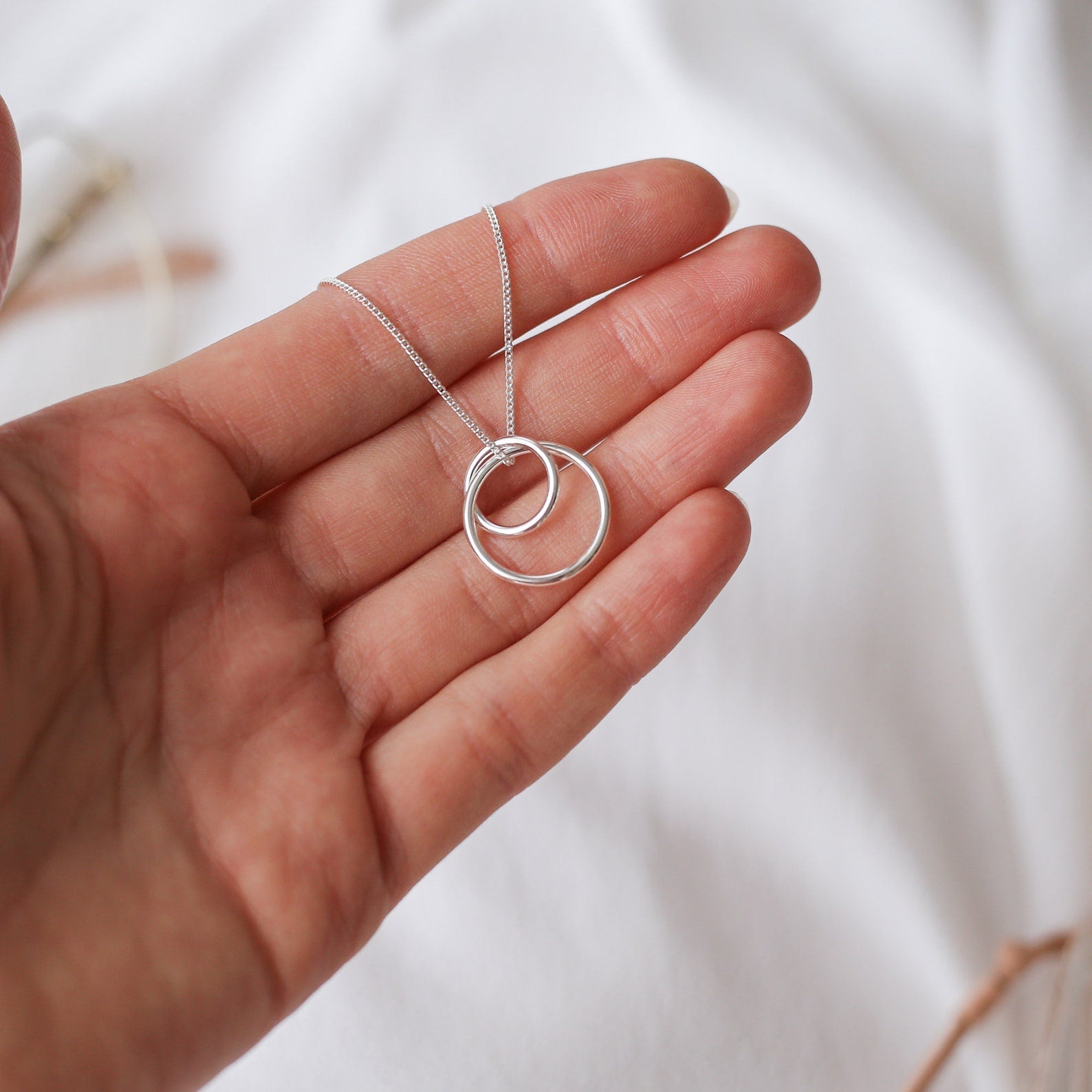 Interlocking Circle Necklace - Mother and Daughter Gift - Vinci Woman