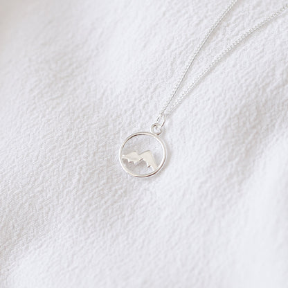 Dainty Mountain Charm Necklace - Vinci Woman
