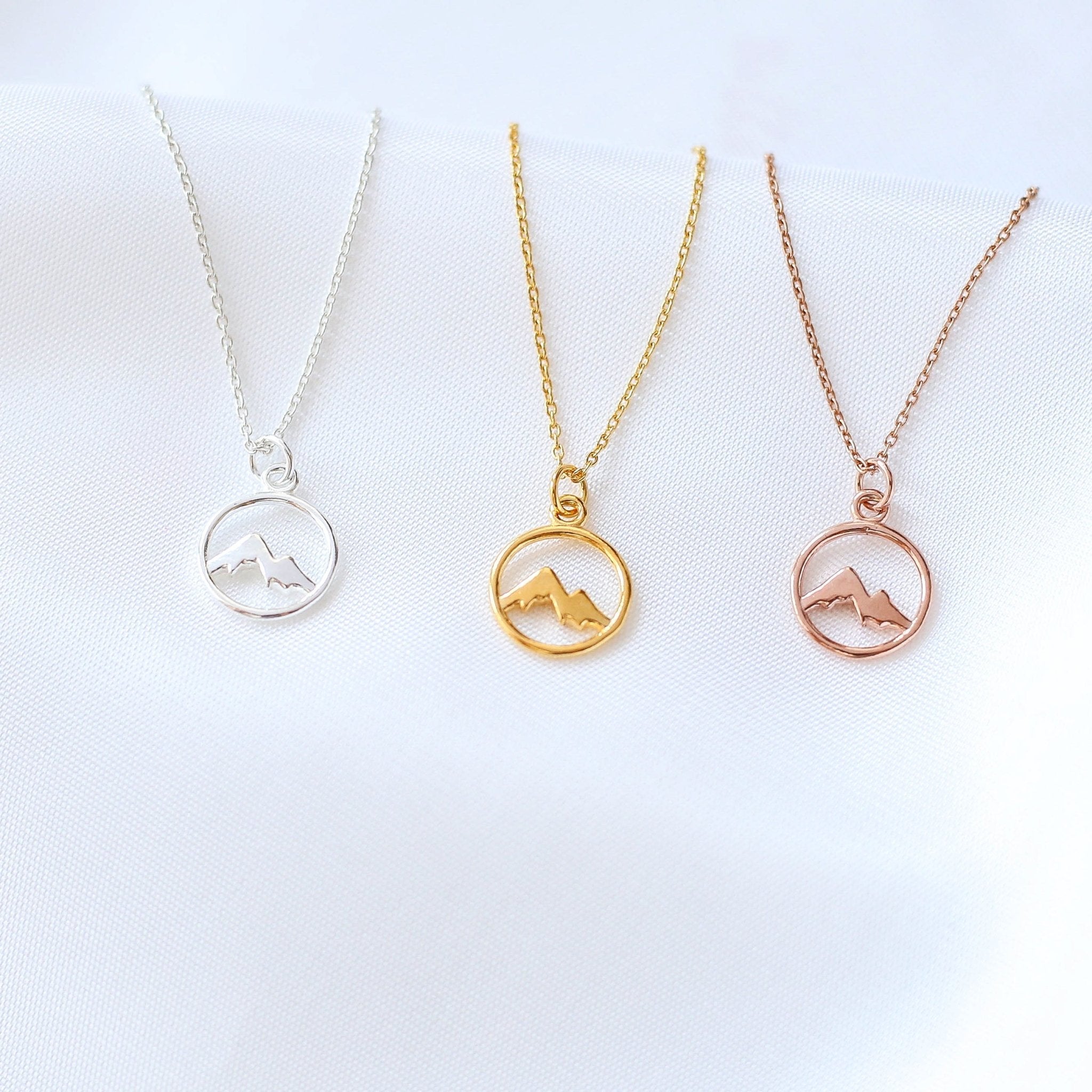 Dainty Mountain Charm Necklace - Vinci Woman
